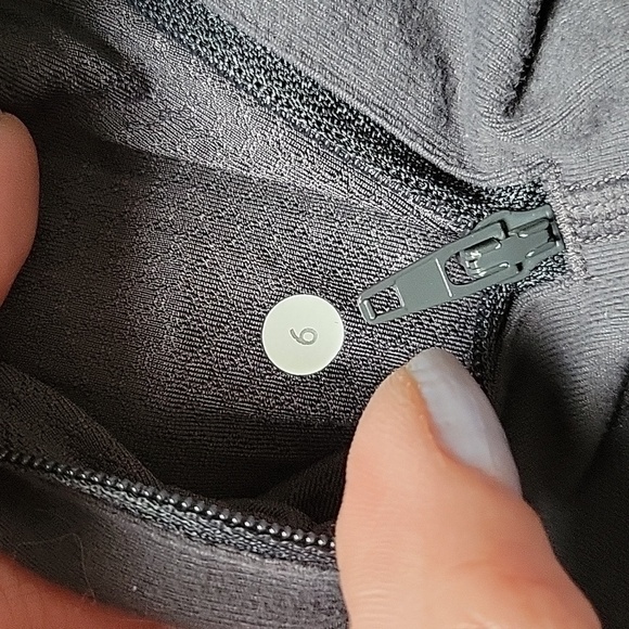 Lululemon In Stride Jacket size 6 - Picture 5 of 5